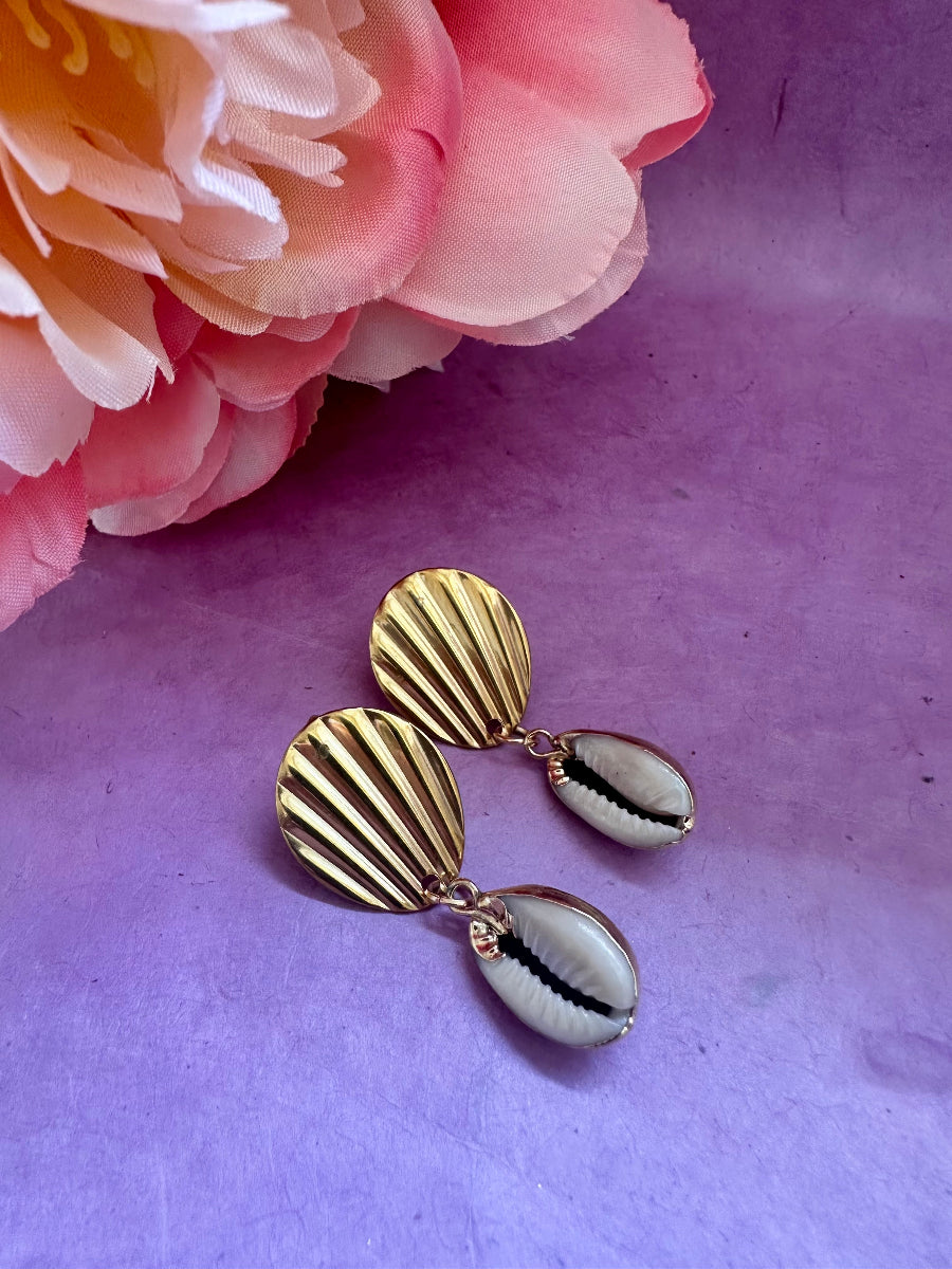 Boucles_oreilles_coquillage_cauri_Pelagie_2_Camilmari