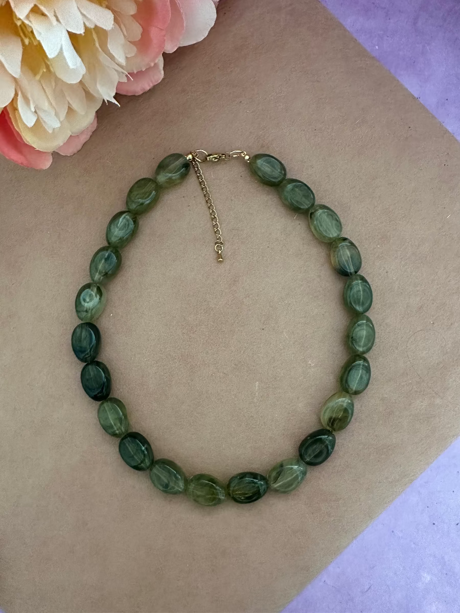 Collier de perles ovales vert olive Carmen - Camilmari Bijoux