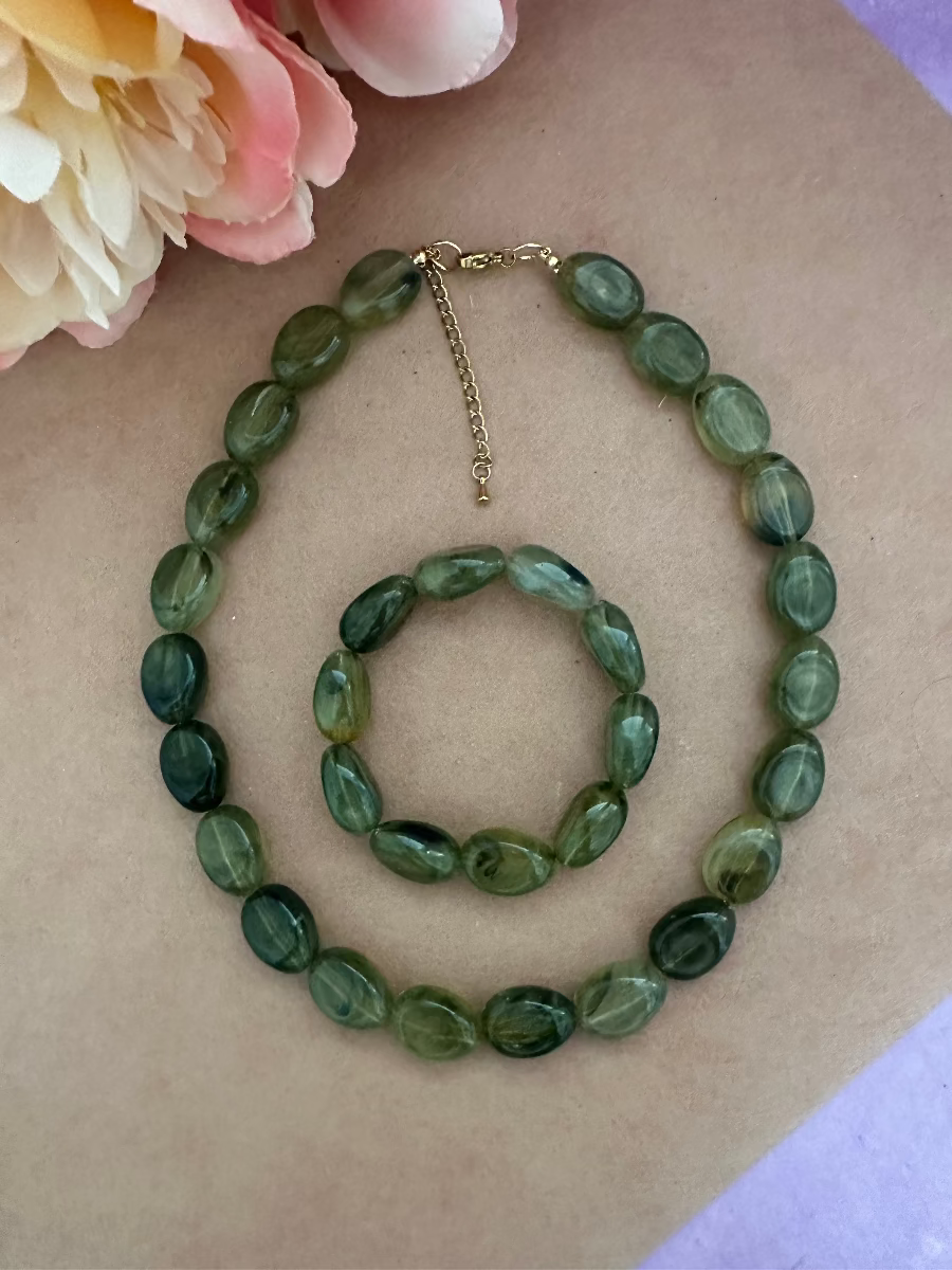Collier de perles ovales vert olive avec bracelet Carmen - Camilmari Bijoux