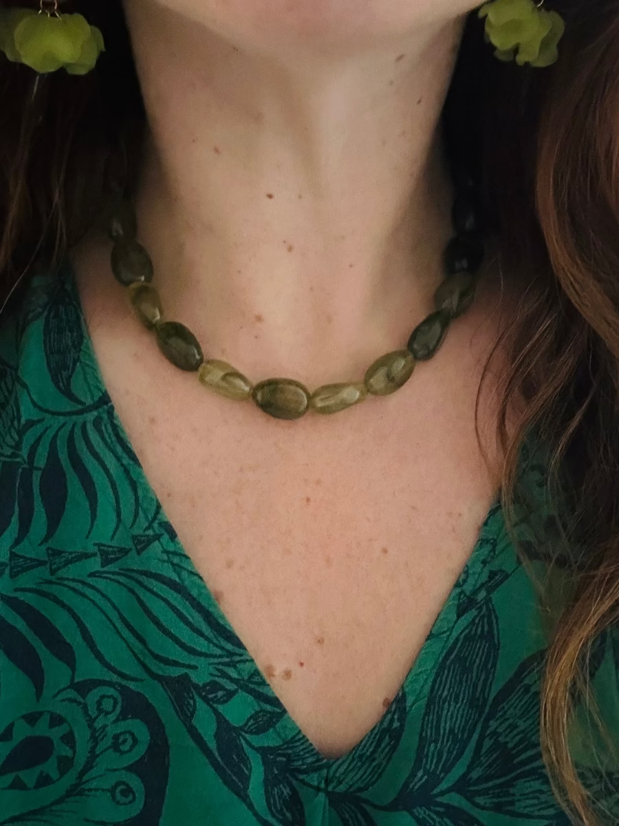 Collier fantaisie perles ovales vert olive Carmen - Camilmari Bijoux