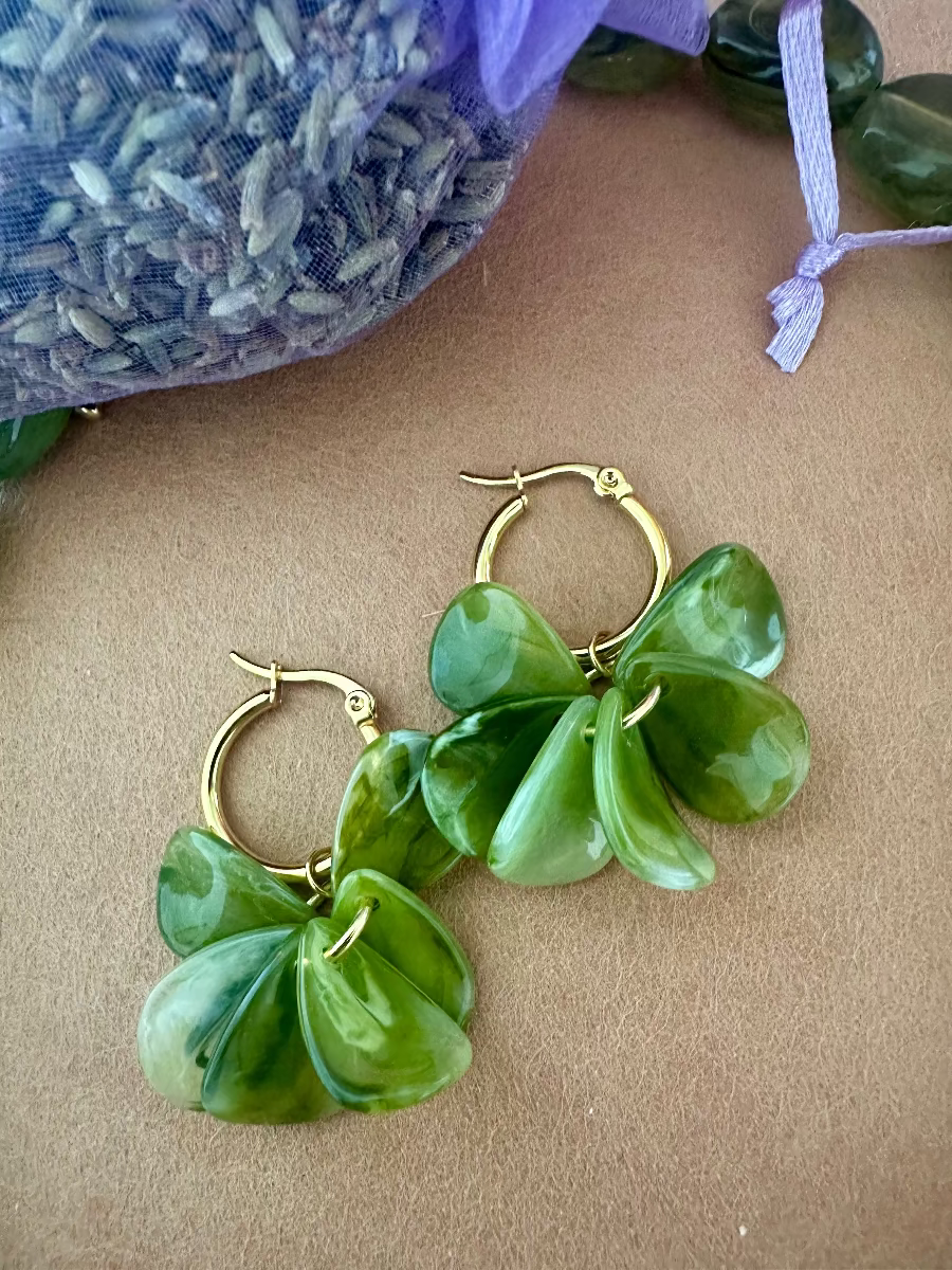 Creoles_fleuries_a_petales_Fanny_vert_olive-Camilmari Bijoux