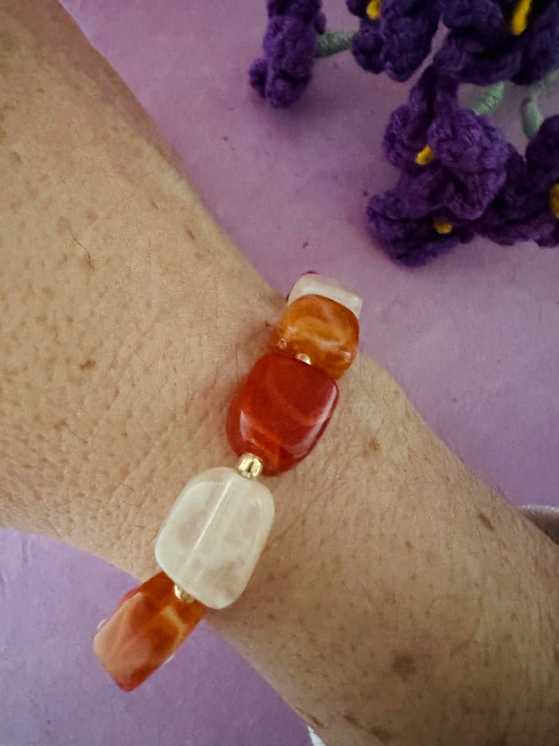 Bracelet de perles rectangulaires élastique aux tons marrons et écru ALMA - Camilmari Bijoux - 16 cm