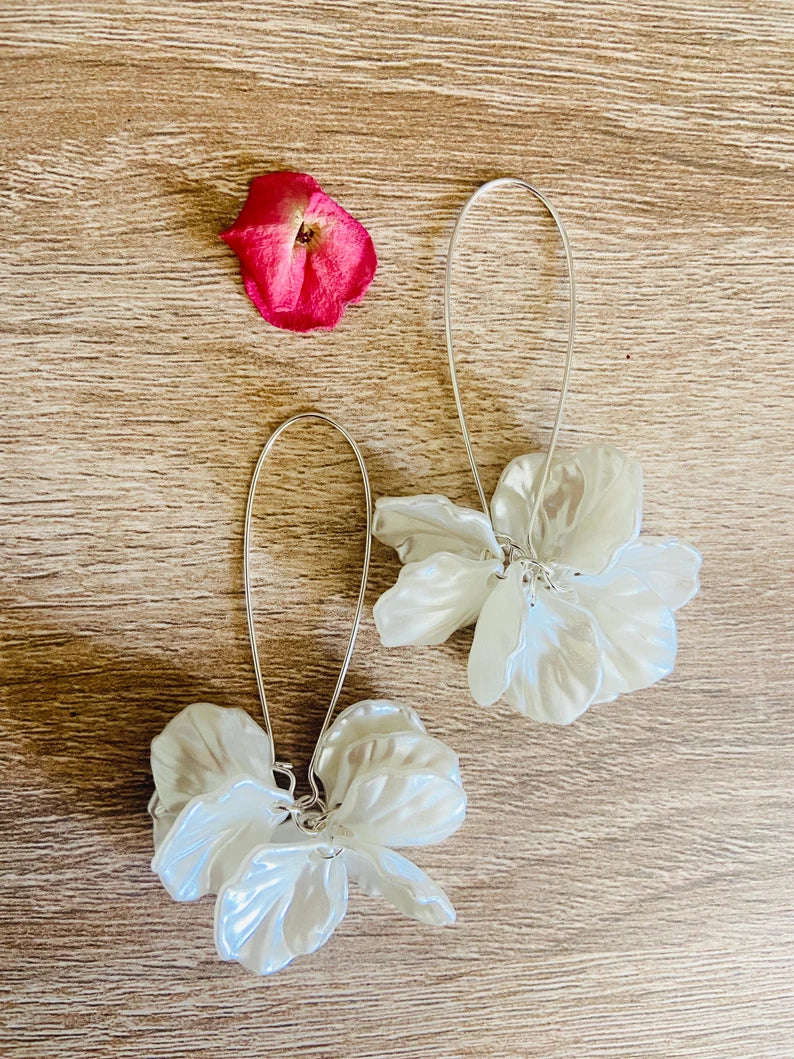 Boucles d’oreilles EVA – Dormeuses élégantes à pétales colorés-Boucles d'oreilles-Camilmari Bijoux-Camilmari Bijoux.
