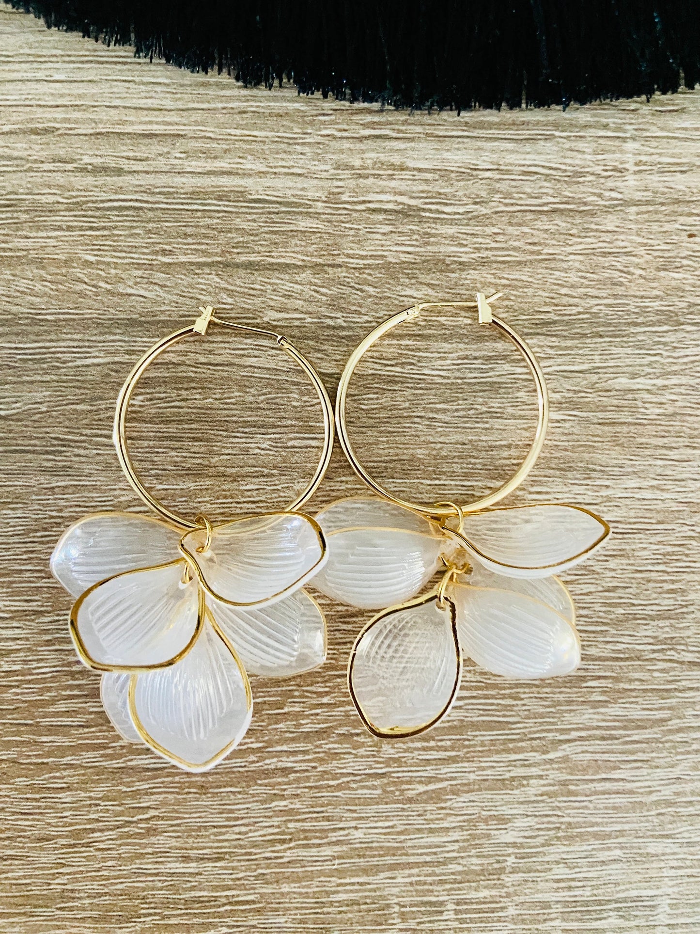 Boucles d’oreilles CELESTE – créoles fantaisie à pétales légères-Boucles d'oreilles-Camilmari Bijoux-Camilmari Bijoux.
