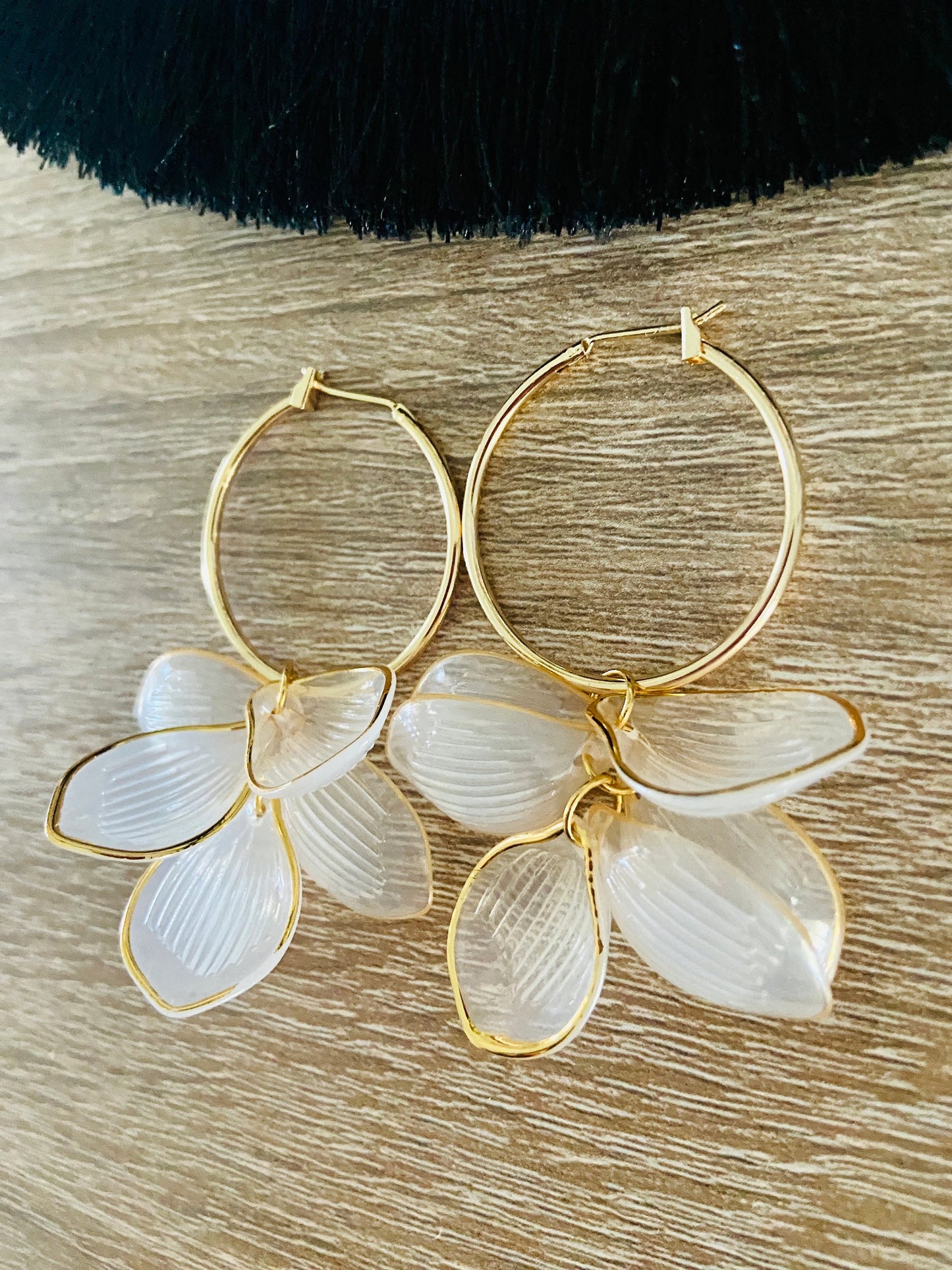Boucles d’oreilles CELESTE – créoles fantaisie à pétales légères-Boucles d'oreilles-Camilmari Bijoux-Camilmari Bijoux.
