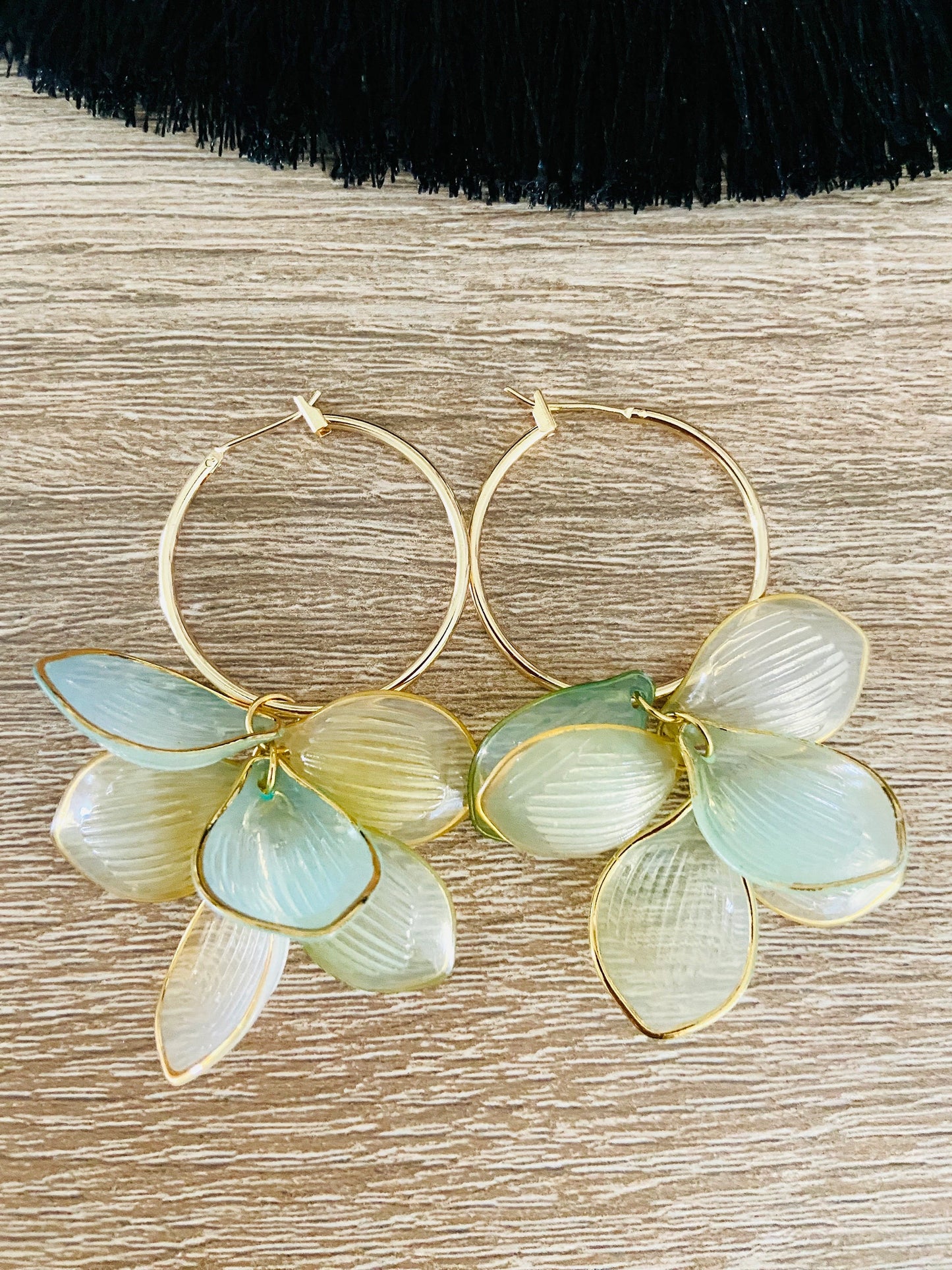 Boucles d’oreilles CELESTE – créoles fantaisie à pétales légères-Boucles d'oreilles-Camilmari Bijoux-Camilmari Bijoux.