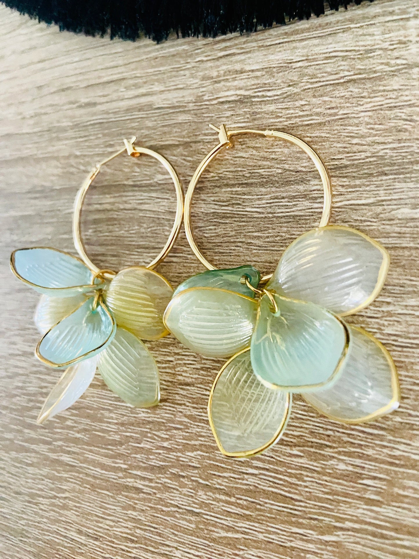 Boucles d’oreilles CELESTE – créoles fantaisie à pétales légères-Boucles d'oreilles-Camilmari Bijoux-Camilmari Bijoux.