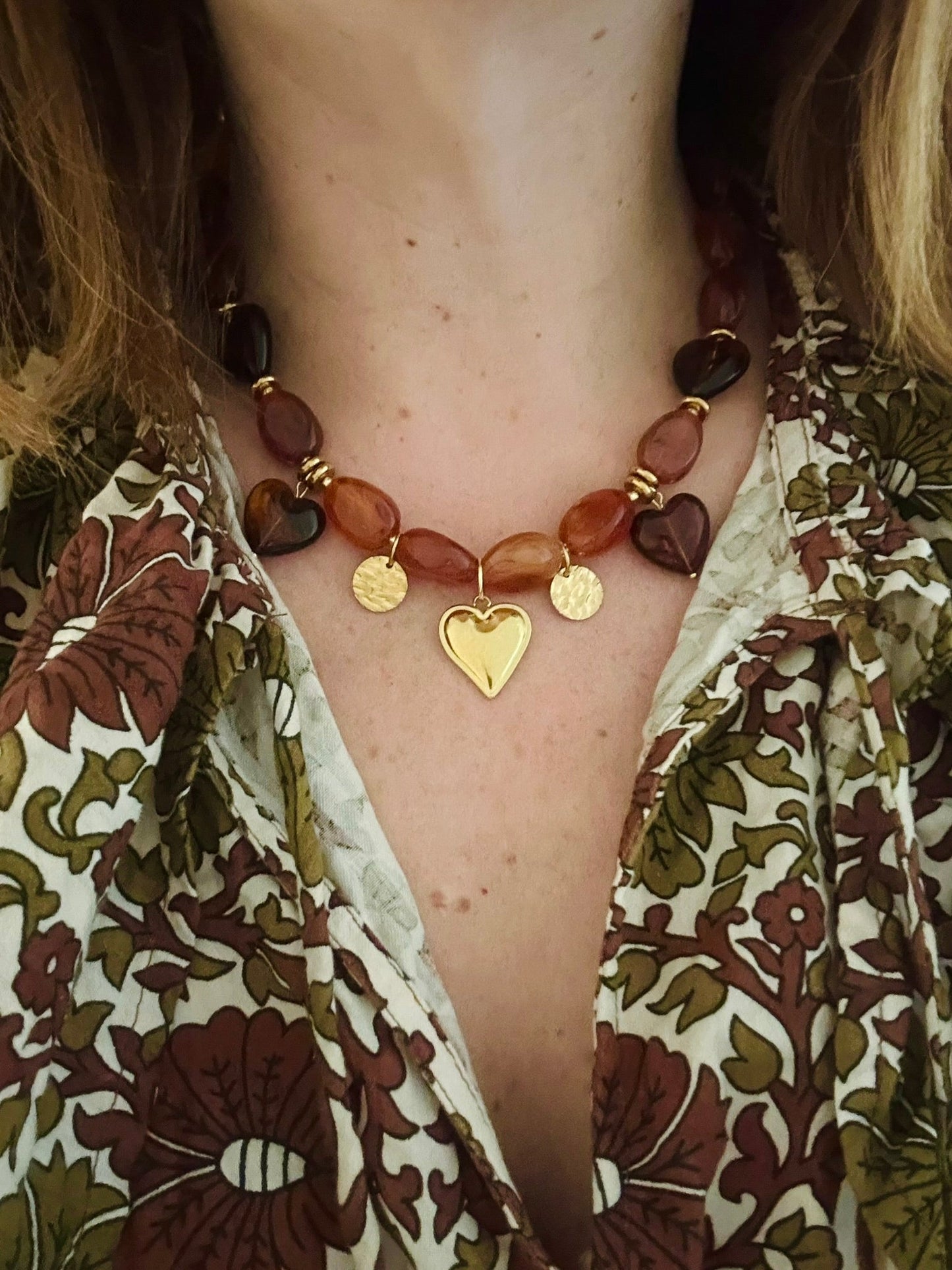 Collier ÉLINE – Collier marron à breloques et perles fait main - Camilmari Bijoux -