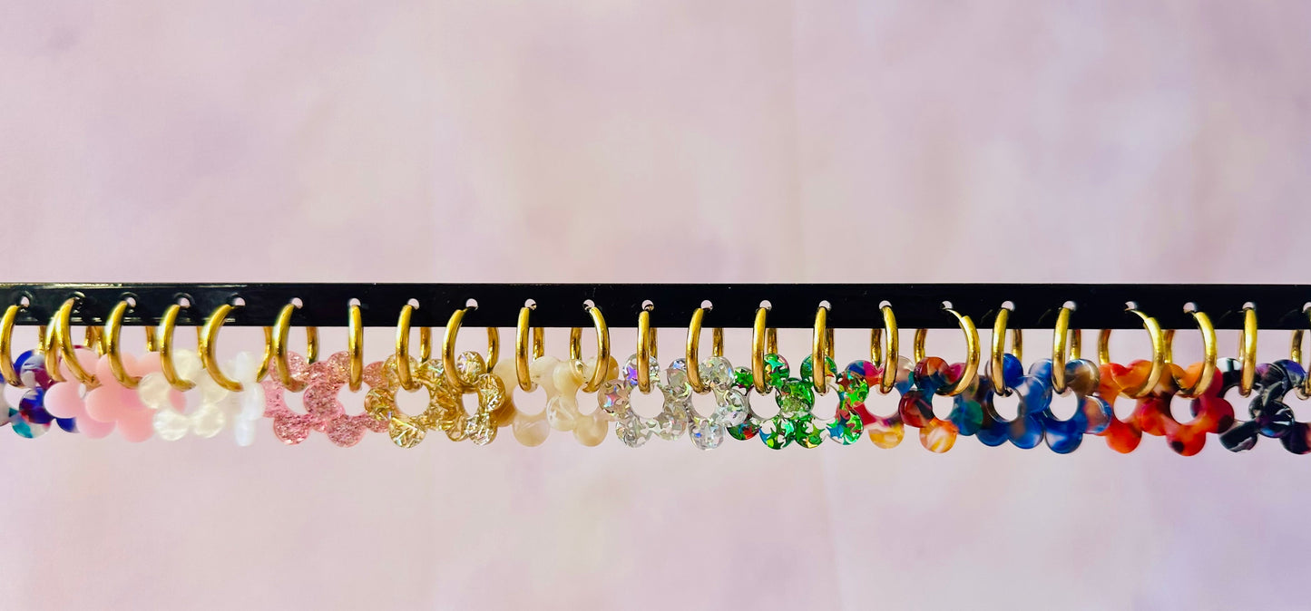 Créoles avec pampilles ELIETTE - Camilmari Bijoux - Créoles dorées avec une paire de pampilles fleurs