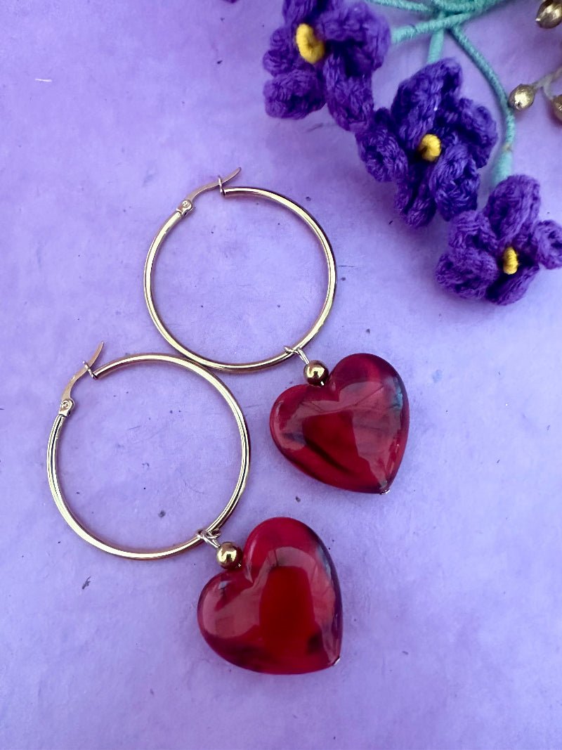 Créoles maxi cœurs rouges MAÏA en acier inoxydable et résine marbrée - Camilmari Bijoux -