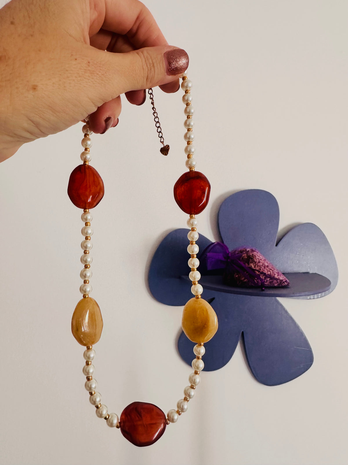 Collier perles blanches fantaisie JEANNETTE, Camilmari Bijoux, vue 2