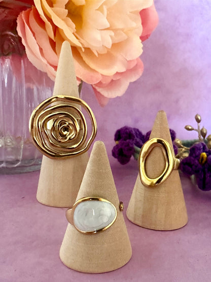 Bague AVELINE ovale ivoire nacré en acier inoxydable doré - Camilmari Bijoux