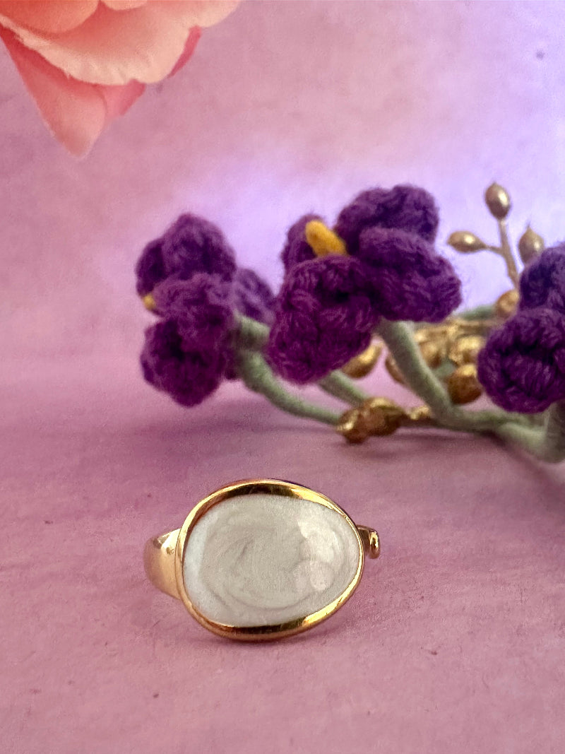 Bague AVELINE ovale ivoire nacré en acier inoxydable doré - Camilmari Bijoux