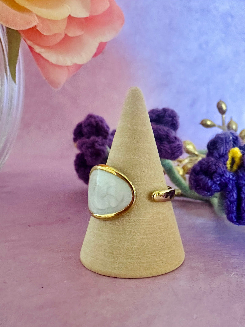 Bague AVELINE ovale ivoire nacré en acier inoxydable doré - Camilmari Bijoux