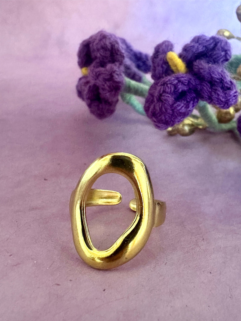 Bague dorée ovale THAÏS en acier inoxydable - Camilmari Bijoux