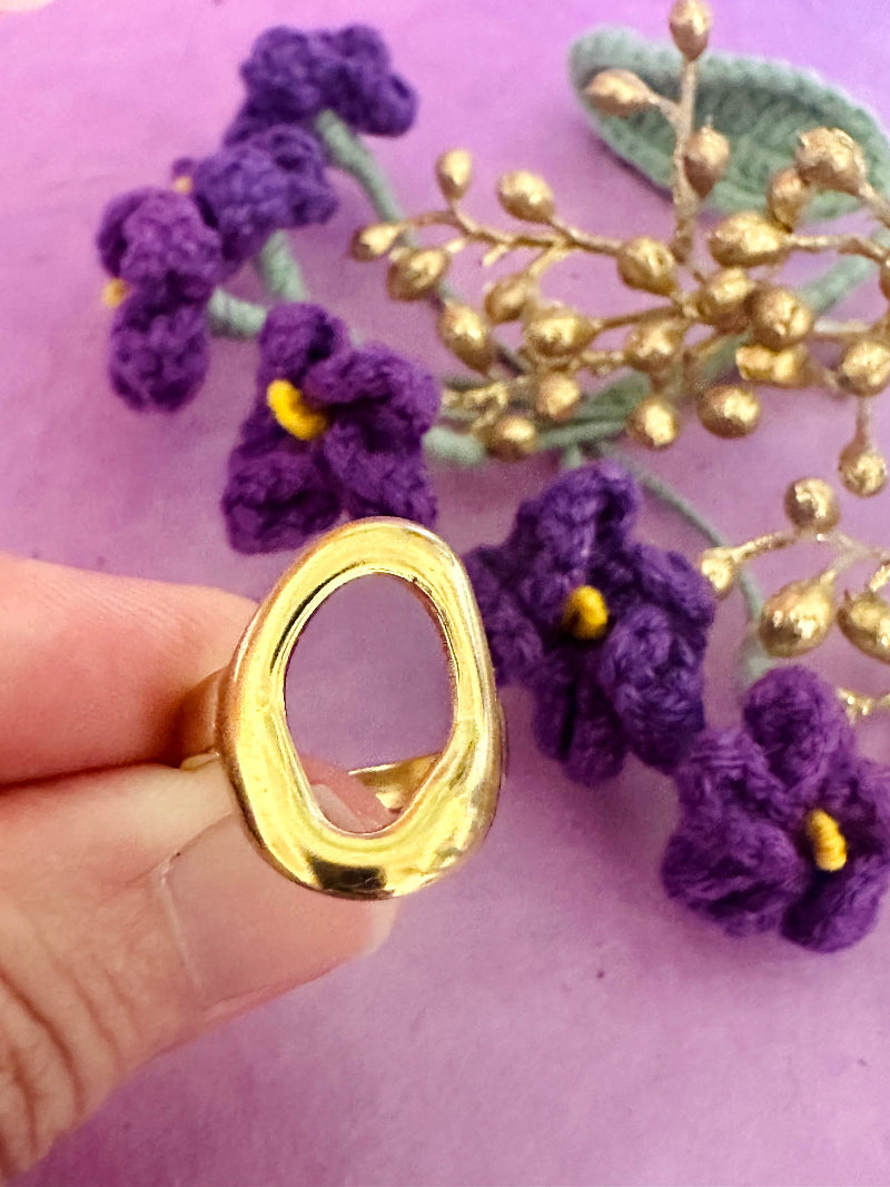 Bague dorée ovale THAÏS en acier inoxydable - Camilmari Bijoux