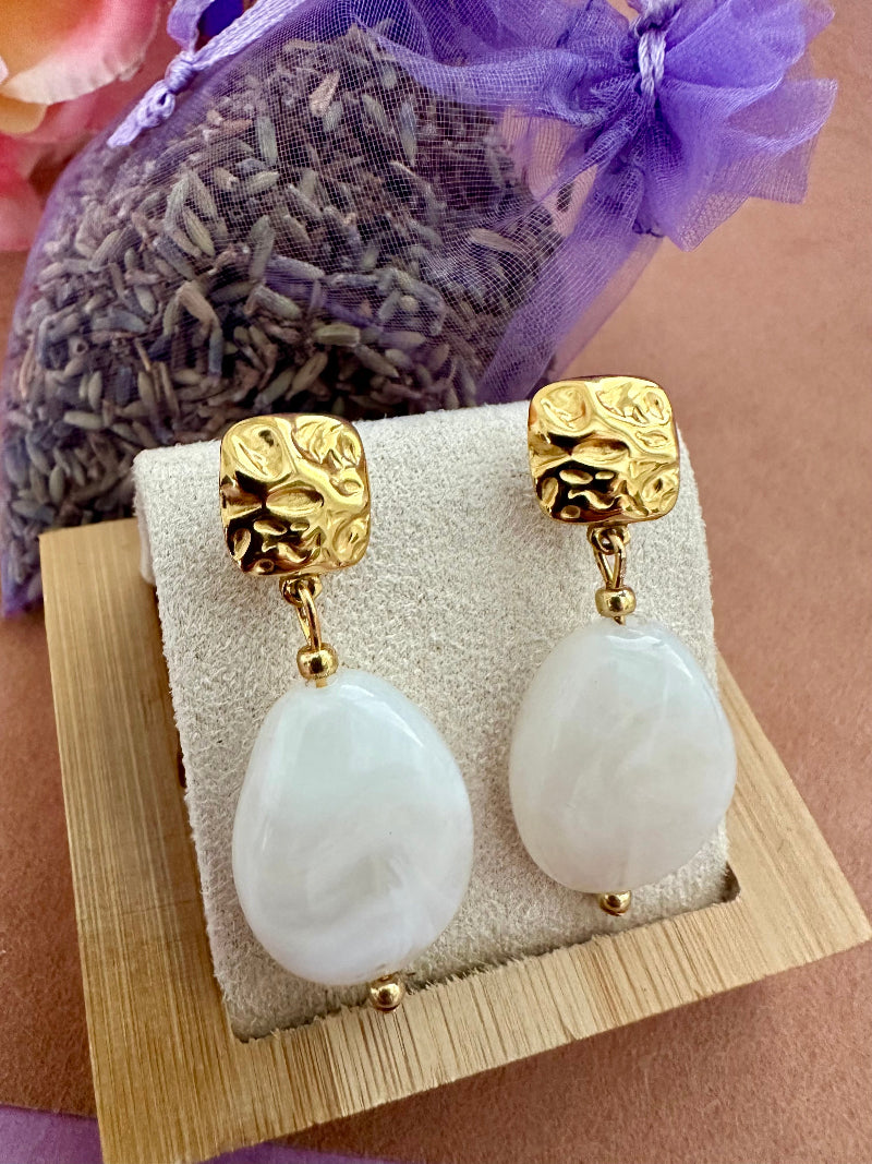 Boucles d oreilles SOLINE blanches et dore - Camilmari Bijoux