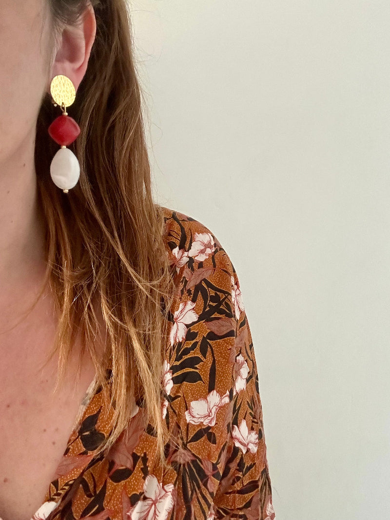 Boucles d oreilles clip perles blanche et rouge SOLINE - Camilmari Bijoux