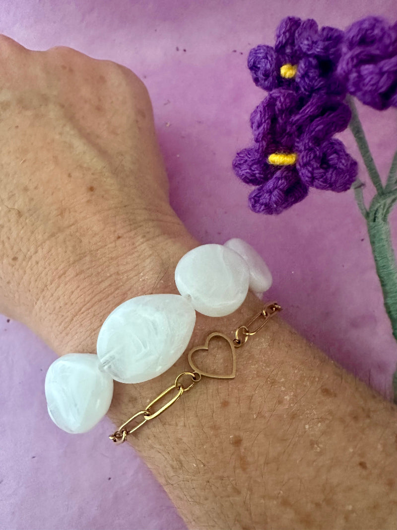 Bracelet élastique SOLINE de perles ovales blanches translucides - Camilmari Bijoux