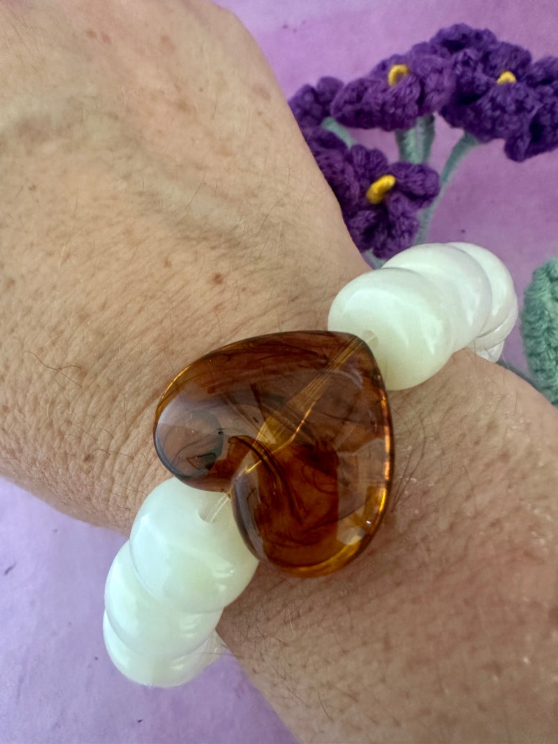 Bracelet élastique CLAUDIE de perles colorées cylindriques et coeur - Camilmari Bijoux