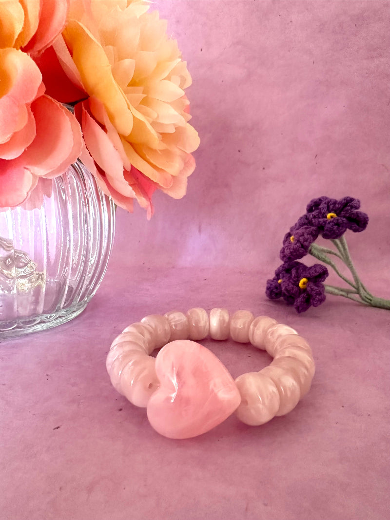 Bracelet élastique CLAUDIE de perles colorées cylindriques et coeur - Camilmari Bijoux