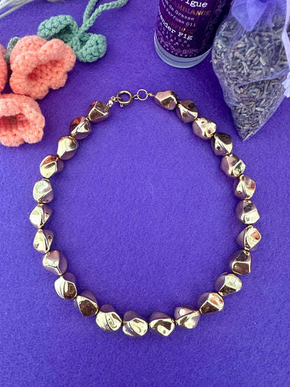 Collier DAPHNÉ de perles torsadées dorées en acrylique brillant - Camilmari Bijoux