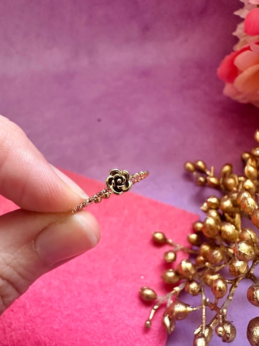 Bague ÉLÉANORE – Bague fine fleur dorée en acier inoxydable - Camilmari Bijoux - 