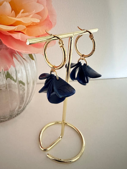 Boucles d oreilles pétales FANNY - Créoles fleurs faites main - Camilmari Bijoux - Créoles dorées inox 20 mm + pétales