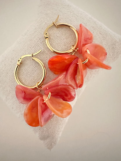 Boucles d oreilles pétales FANNY - Créoles fleurs faites main - Camilmari Bijoux - Créoles dorées inox 20 mm + pétales