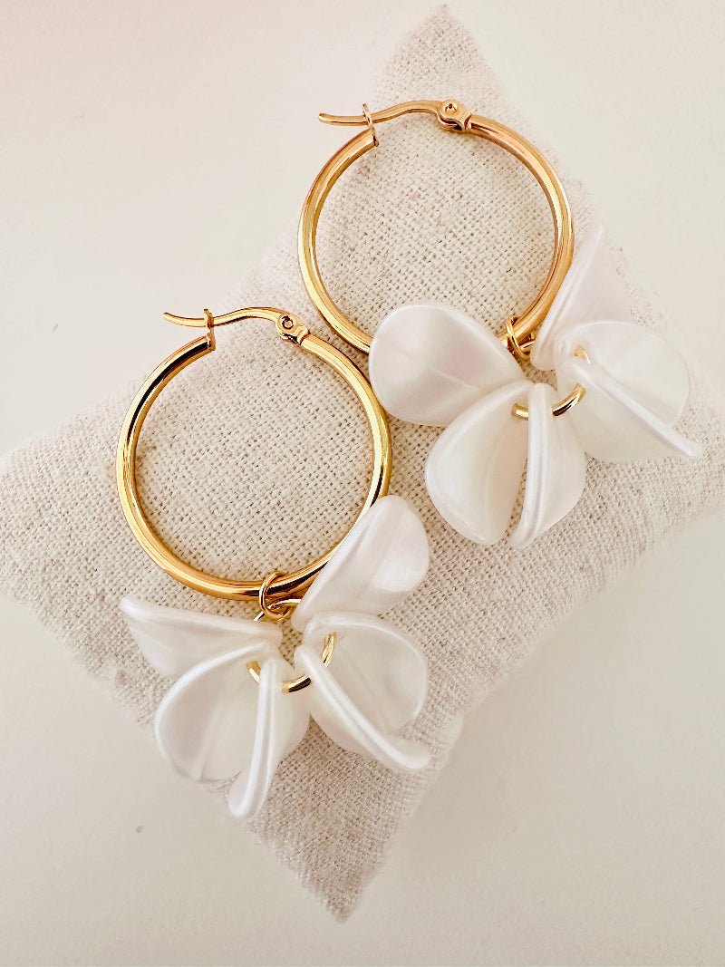 Boucles d oreilles pétales FANNY - Créoles fleurs faites main - Camilmari Bijoux - Créoles dorées inox 30 mm + pétales
