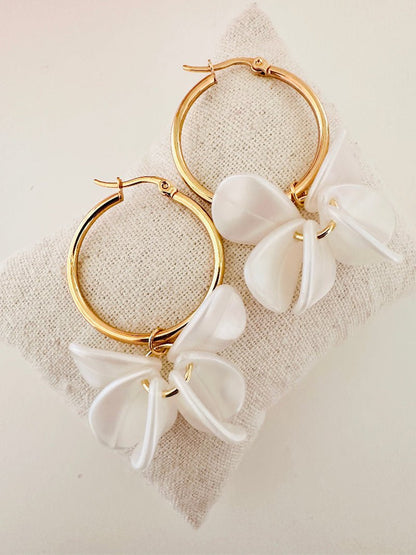 Boucles d oreilles pétales FANNY - Créoles fleurs faites main - Camilmari Bijoux - Créoles dorées inox 30 mm + pétales