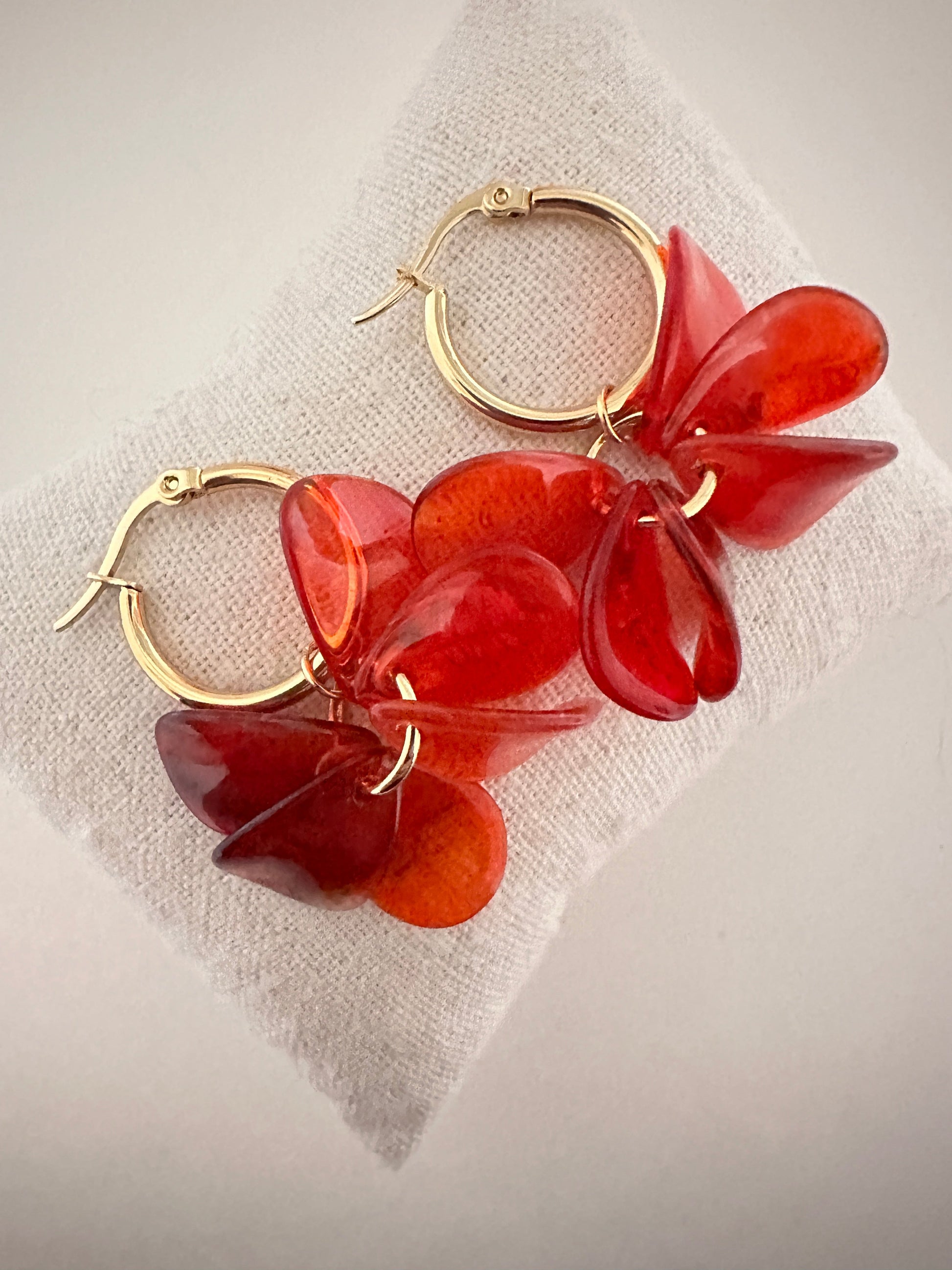 Boucles d oreilles pétales FANNY - Créoles fleurs faites main - Camilmari Bijoux - Créoles dorées inox 20 mm + pétales