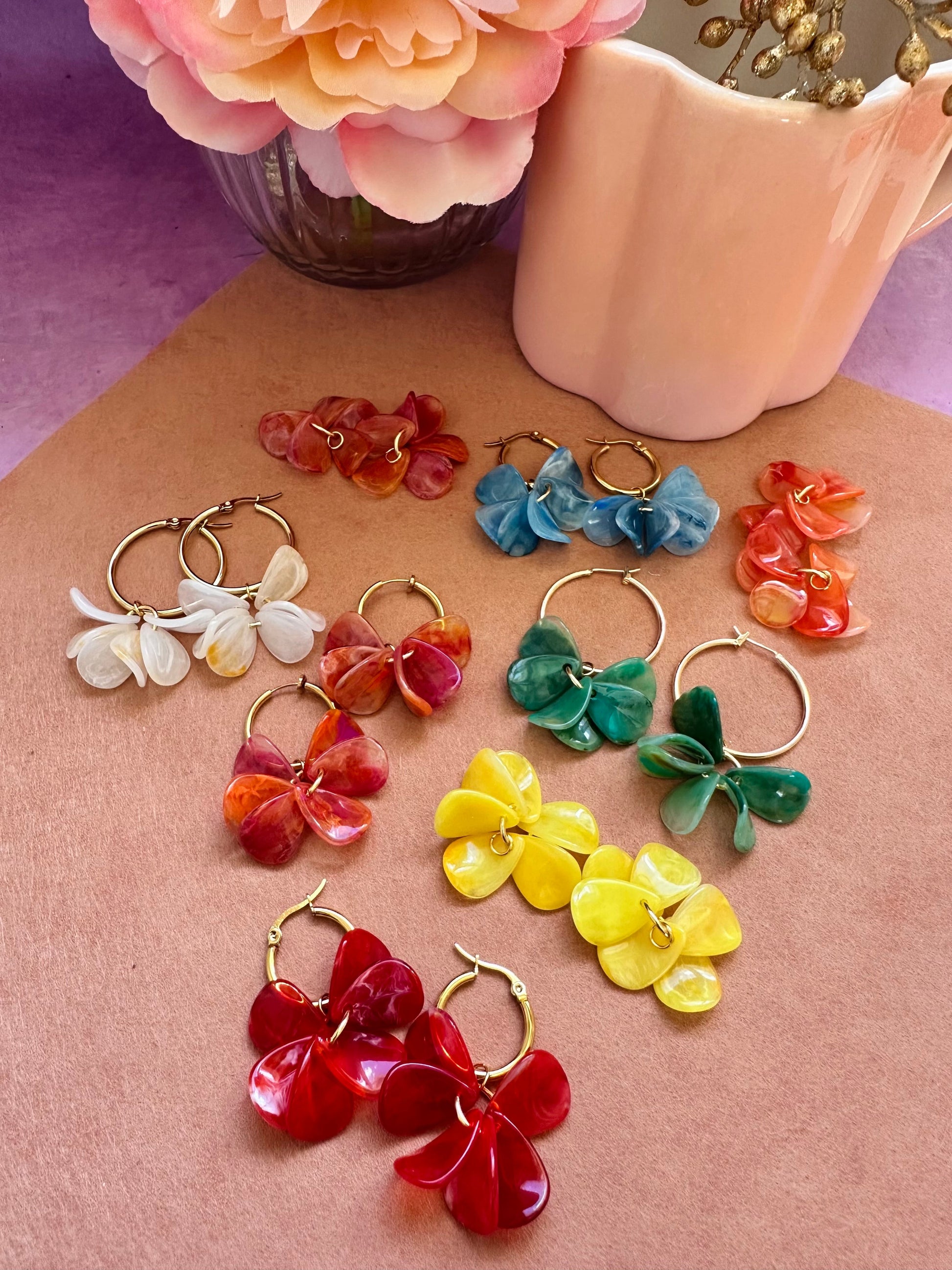 Boucles d oreilles pétales FANNY - Créoles fleurs faites main - Camilmari Bijoux - Créoles dorées inox 20 mm + pétales