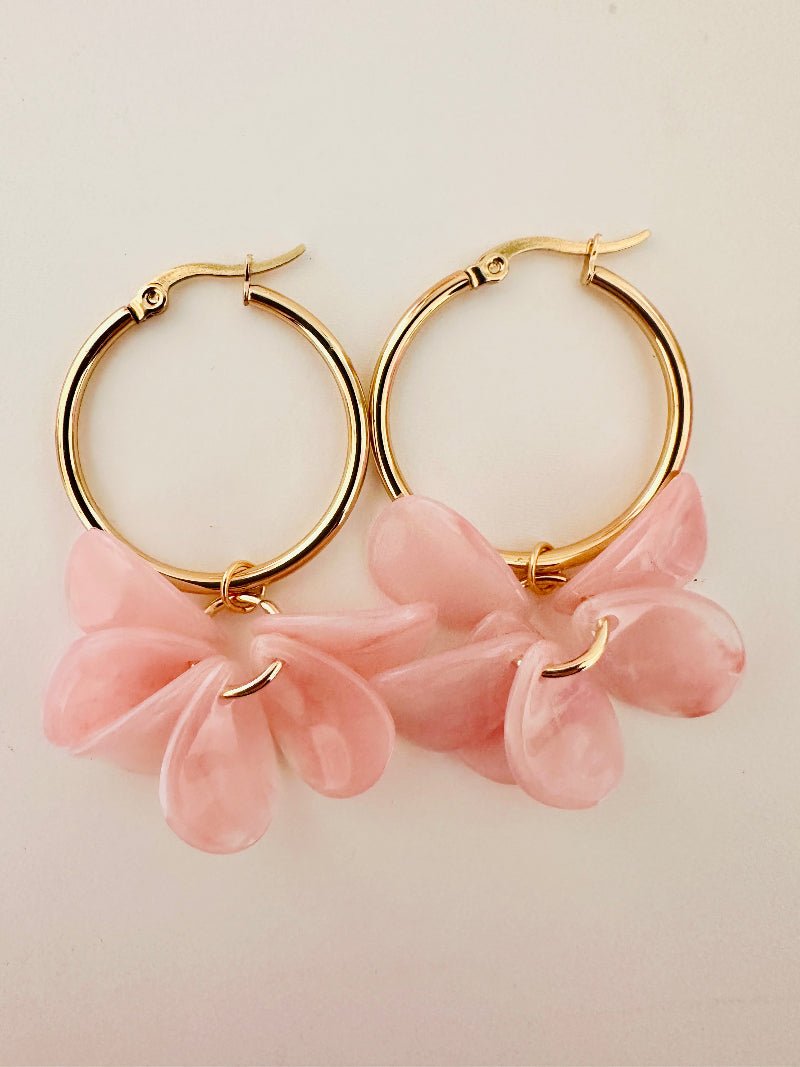 Boucles d oreilles pétales FANNY - Créoles fleurs faites main - Camilmari Bijoux - Créoles dorées inox 30 mm + pétales
