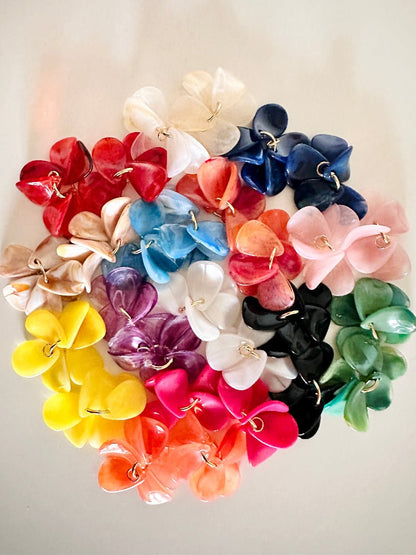 Boucles d oreilles pétales FANNY - Créoles fleurs faites main - Camilmari Bijoux - Paire de suspensions de pétales pour créoles dorées