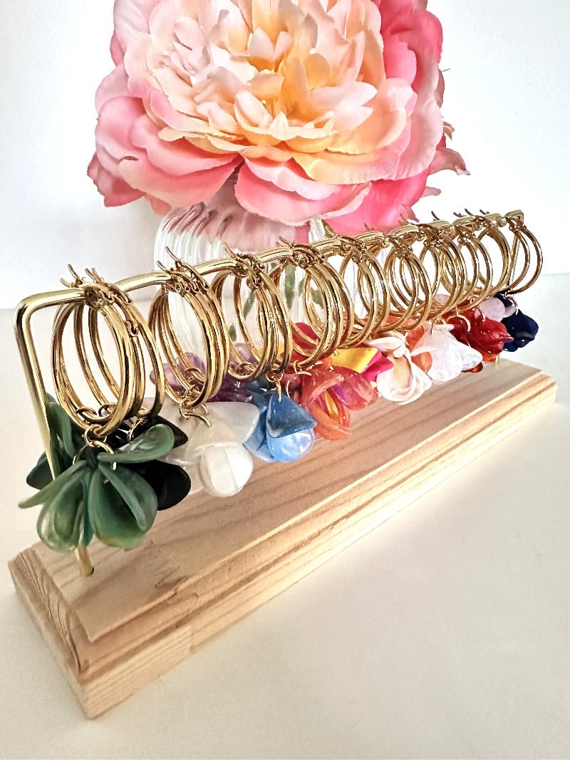 Boucles d oreilles pétales FANNY - Créoles fleurs faites main - Camilmari Bijoux - Paire de suspensions de pétales pour créoles dorées