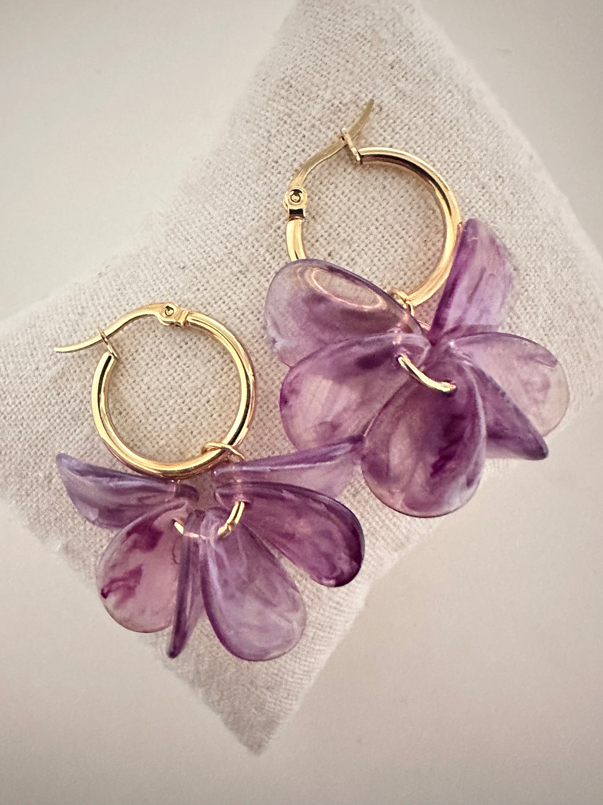 Boucles d oreilles pétales FANNY - Créoles fleurs faites main - Camilmari Bijoux - Créoles dorées inox 20 mm + pétales