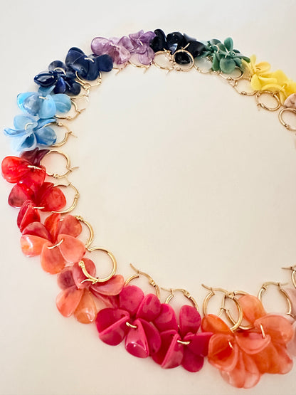 Boucles d oreilles pétales FANNY - Créoles fleurs faites main - Camilmari Bijoux - Paire de suspensions de pétales pour créoles dorées