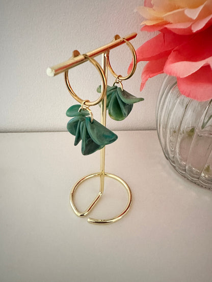 Boucles d oreilles pétales FANNY - Créoles fleurs faites main - Camilmari Bijoux - Créoles dorées inox 20 mm + pétales