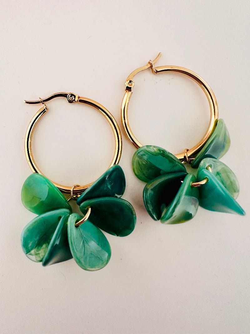 Boucles d oreilles pétales FANNY - Créoles fleurs faites main - Camilmari Bijoux - Créoles dorées inox 30 mm + pétales