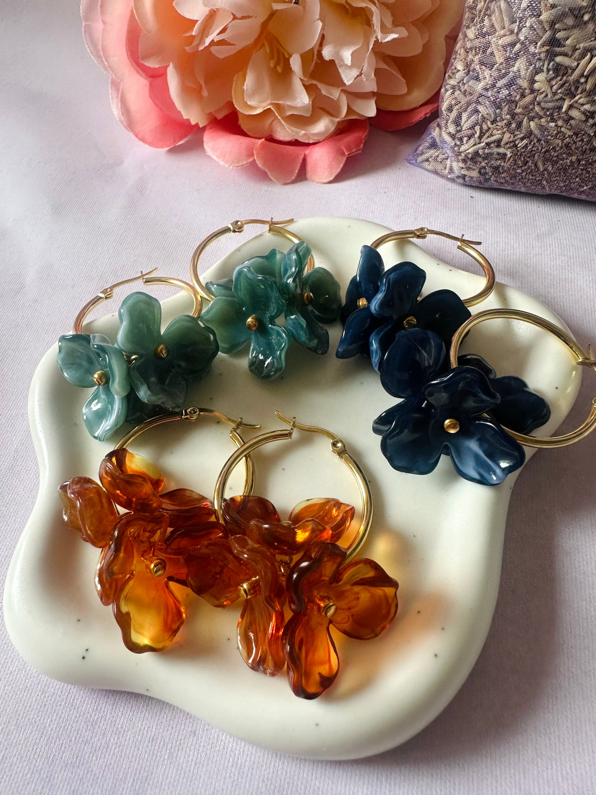 Boucles d'oreilles avec fleurs MALIA - Camilmari Bijoux - Bleu nuit