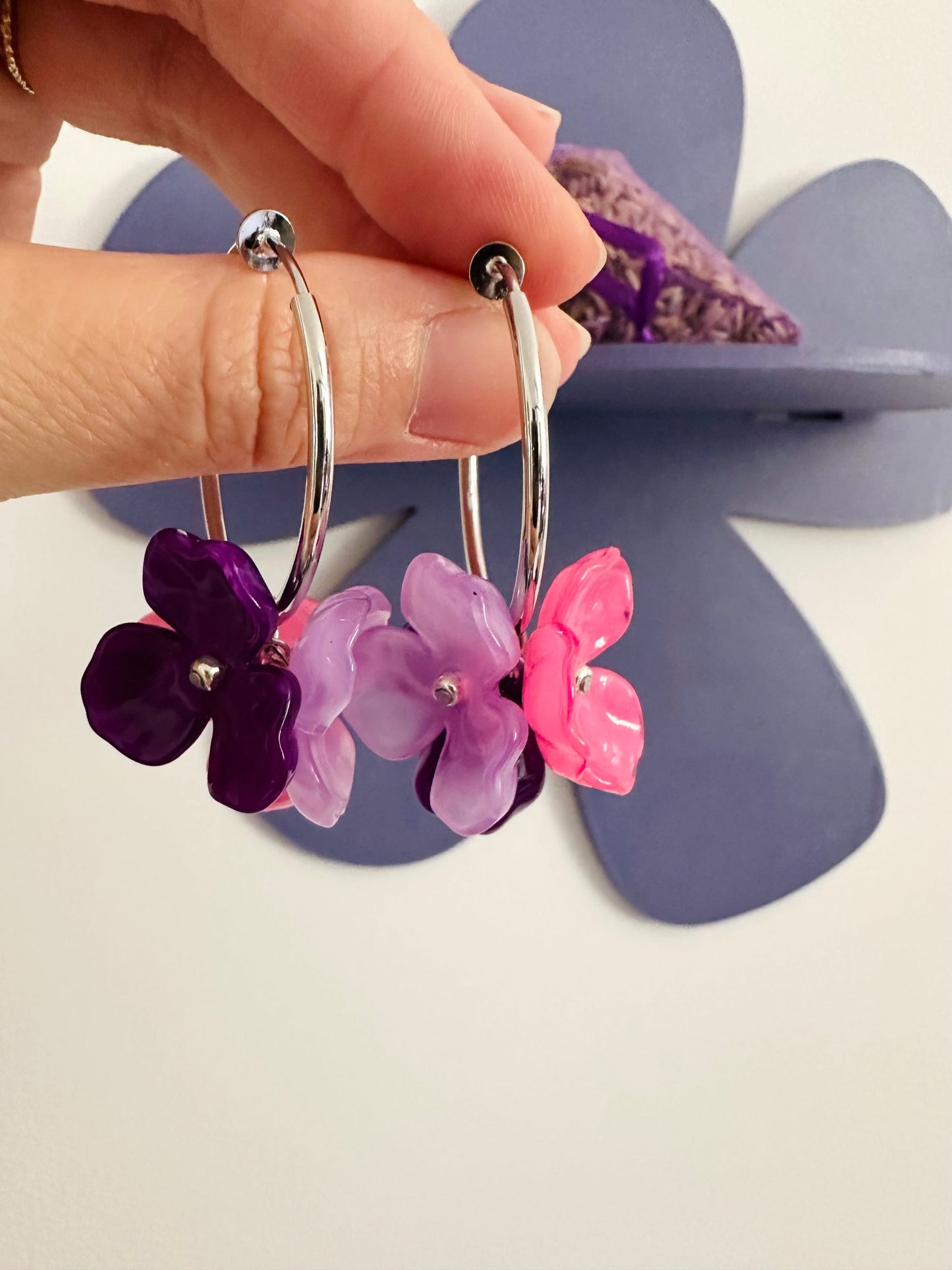 Boucles d'oreilles avec fleurs MALIA - Camilmari Bijoux - Mélange de violet et rose