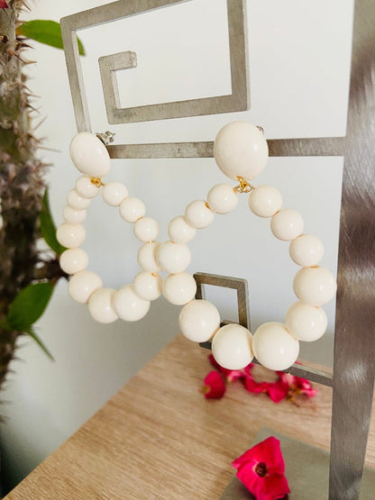 Boucles d’oreilles CAMELIA au style vintage en perles de résine - Camilmari Bijoux - Ivoire