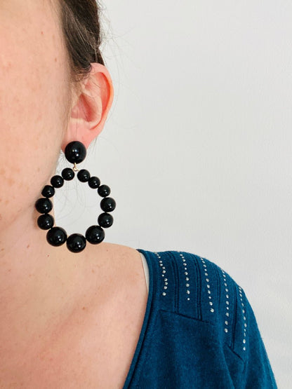 Boucles d’oreilles CAMELIA au style vintage en perles de résine - Camilmari Bijoux - Noir