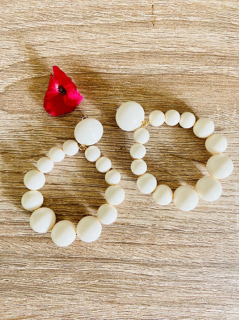 Boucles d’oreilles CAMELIA au style vintage en perles de résine - Camilmari Bijoux - Ivoire