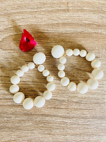 Boucles d’oreilles CAMELIA au style vintage en perles de résine - Camilmari Bijoux - Ivoire