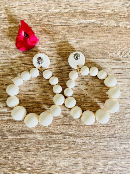 Boucles d’oreilles CAMELIA au style vintage en perles de résine - Camilmari Bijoux - Ivoire