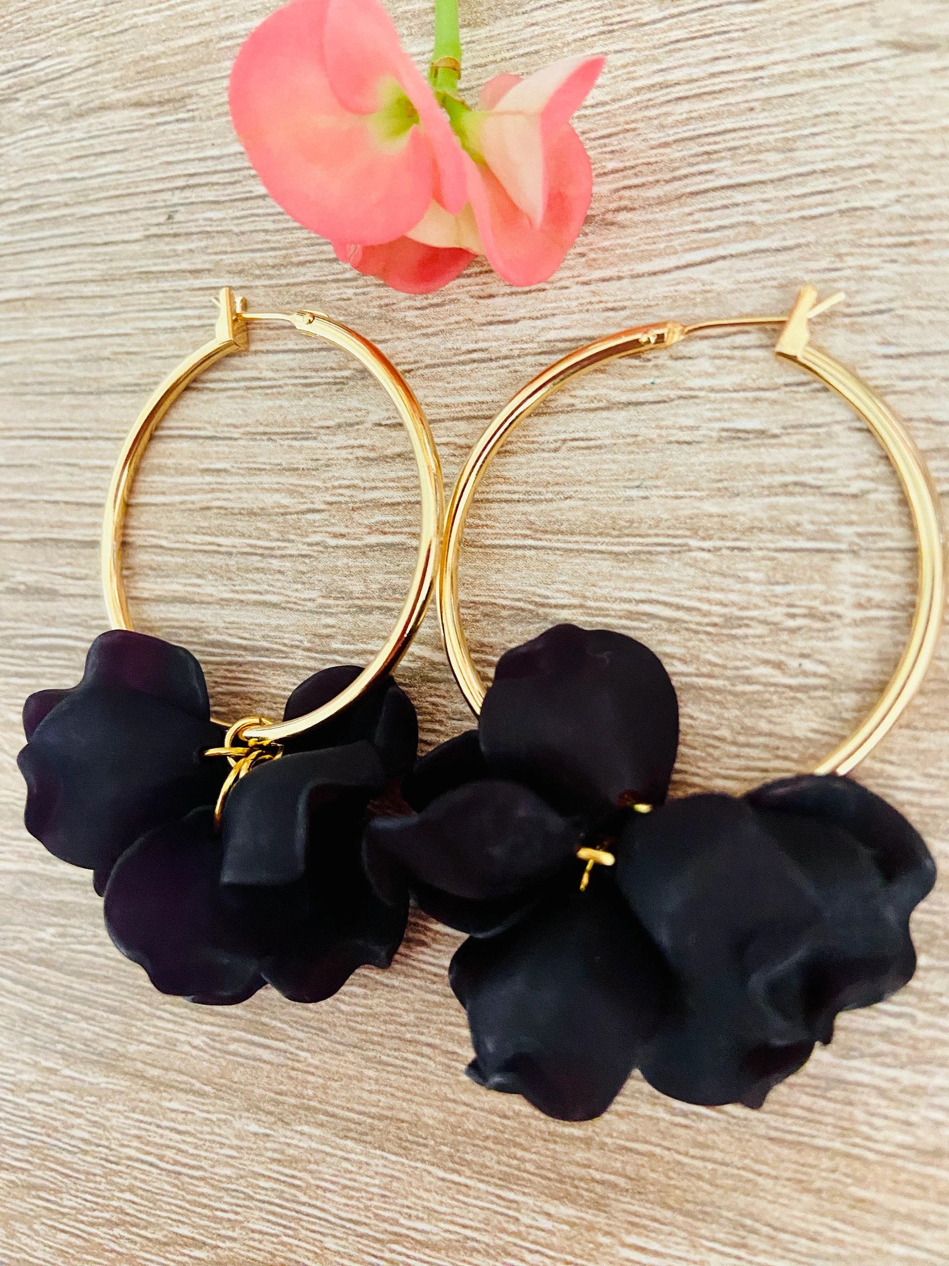 Boucles d'oreilles CAMILLE 35 MM - Camilmari Bijoux - Créoles dorées 35 mm + pétales
