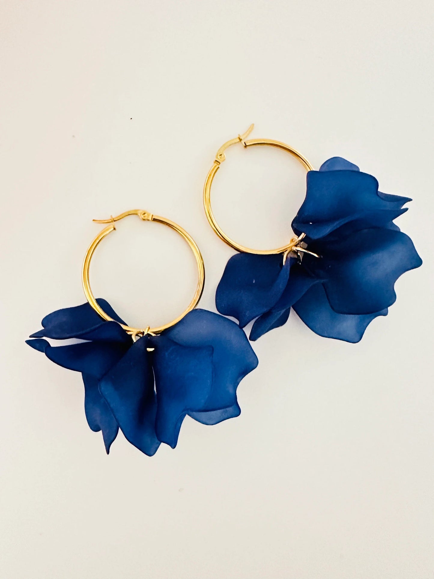 Boucles d'oreilles CHARLIE - Camilmari Bijoux - Créoles dorées 35 mm + pétales