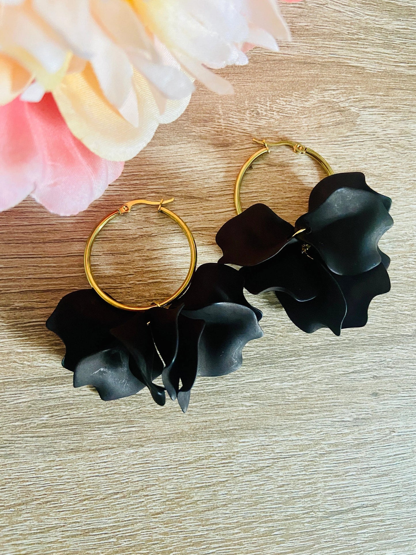 Boucles d'oreilles CHARLIE - Camilmari Bijoux - Créoles dorées 35 mm + pétales